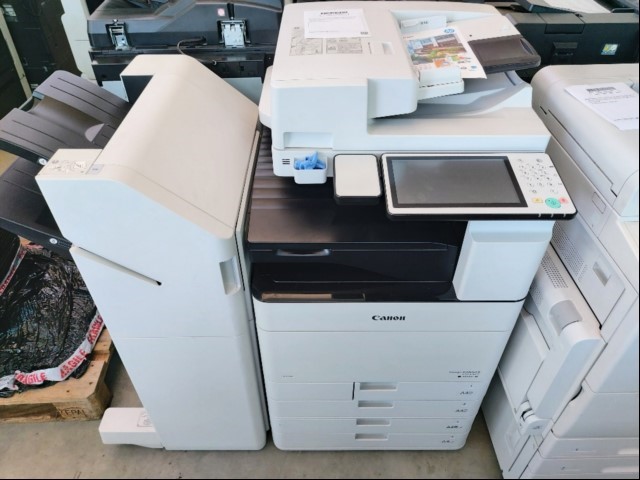 Multifunzione A3 colore Canon iR-ADV C5535i, 4 cassetti, stampa ok, totale lavori: 207.554 b/n e 105.563 colore.
Comprensiva di finisher. (ID=M02-00)